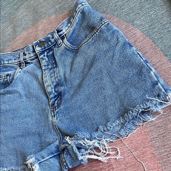 Bill Blass Vintage 90s Frayed Hem Jean Shorts - Picture 3 of 10